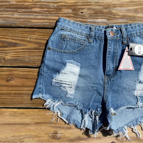 Boohoo Distressed Jean Shorts - Picture 4 of 5